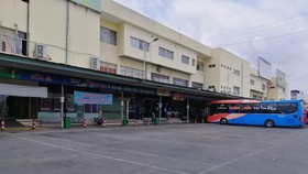 Hàng loạt hãng xe tạm ngưng hoạt động. Ảnh: QUỐC HÙNG