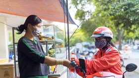 GoViet hỗ trợ hàng trăm ngàn bữa ăn, tặng phiếu mua hàng cho các đối tác tài xế