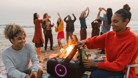 JBL PartyBox On-The-Go là dòng loa sở hữu năng lượng 100 watts