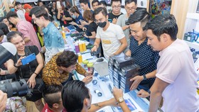 Người dùng quan tâm như thế nào đến thị trường iPhone 12 chính hãng?