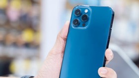 iPhone 12 Pro Max VN/A hai phiên bản màu Pacific Blue và Graphite đã trở lại