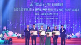 Trao tặng thưởng 15 tác phẩm lý luận, phê bình Văn học Nghệ thuật