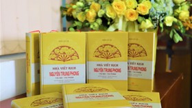 Nhà viết kịch Nguyễn Trung Phong - Huyền thoại Ví, Giặm