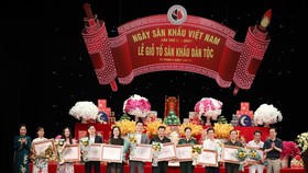 Đông đảo nghệ sĩ tham dự Giỗ Tổ sân khấu