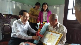Thăm, chúc thọ người cao tuổi tiêu biểu ở Bình Chánh