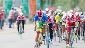 Tay đua Nguyễn Thị Thật quá mạnh trong các pha nước rút. Ảnh: DƯƠNG THU