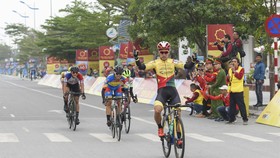 Nguyễn Dương Hồ Vũ ăn mừng chiến thắng chặng 3.