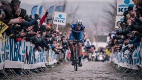 Tour of Flanders luôn được “biển người” chào đón.