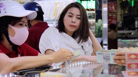 Khách hàng mua vàng thần tài giảm mạnh so với 2019