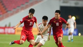 Đình Trọng sẽ vắng mặt ở trận gặp Malaysia tại vòng loại World Cup 2022. Ảnh: MINH HOÀNG