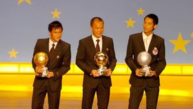 Dương Hồng Sơn (giữa) cùng Công Vinh và Như Thành tại Gala trao giải năm 2008. Ảnh: NGUYỄN NHÂN