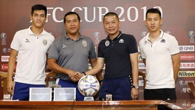 Nguyễn Thanh Sơn và Chu Đình Nghiêm, 2/11 thầy nội ở V-League 2020.