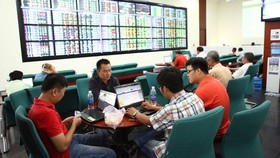 VN-Index climbs for three straight days, backed by banking shares
