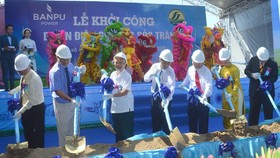 Soc Trang Province starts the construction of a 65 MW wind power plant. (Photo: SGGP)