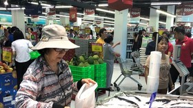The group of essential commodities still maintained growth momentum due to stable consumer demand. (Photo: SGGP)