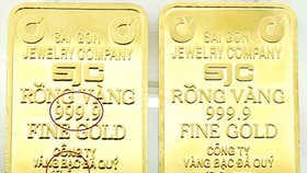 Gold continues to make new record, VN-Index gains nearly 12 points