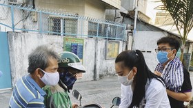 Á hậu Kim Duyên ủng hộ 5 tấn gạo giúp người bán vé số có hoàn cảnh khó khăn