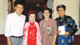 Meritorious Artist Huu Chau (L), People's Artist Kim Cuong (L, 2nd), Meritorious Artist Thanh Loc and journalist Thanh Hiep (R)