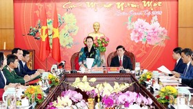 Chairwoman of the National Assembly Nguyen Thi Kim Ngan (standing) speaks at the working session (Photo: VNA)