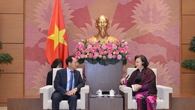 National Assembly Chairwoman Nguyen Thi Kim Ngan (right) and Ambassador of the Republic of Korea (RoK) Park Noh-wan (Photo: qdnd)