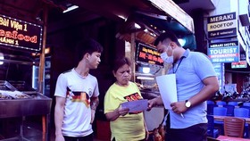 An official of Pham Nguc Lao calls on people to implement the decision document.
