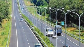 Speeding up the constructon of the Eastern North-South Expressway was important to drive economic growth (Photo: baodautu.vn)