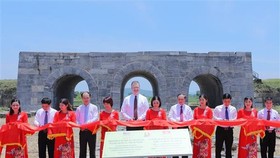US Ambassador to Vietnam Daniel Kritenbrink (C) at the ceremony (Photo: VNA)