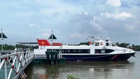 New express boat service linking HCMC and Binh Duong Province is launched.