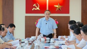 Secretary of the HCMC Party Committee Nguyen Thien Nhan speaks at the meeting. (Photo: SGGP)