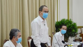 Secretary of HCMC Party Committee Nguyen Thien Nhan chairs the meeting. (Photo: SGGP)