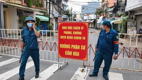 The provincial authorities lifts a lockdown on Ho Van Dai Street in Quang Vinh Ward, Bien Hoa City on August 3.