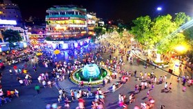 Pedestrian Street around Hoan Kiem Lake reopens on September 18.