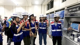 Artists visit Opera House metro station.