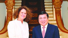 Chairman of the Ho Chi Minh City People’s Committee, Nguyen Thanh Phong and Ms. Carolyn Turk , new World Bank Country Director in Vietnam