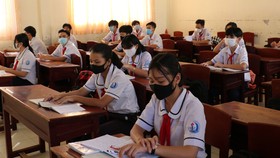 Mỗi điểm thi tốt nghiệp THPT tại TPHCM phải bố trí ít nhất 10 cán bộ dự phòng, thí sinh ho, sốt được tổ chức thi riêng