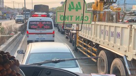 Nhiều phương án để hạn chế ùn tắc giao thông cục bộ qua cầu Rạch Miễu