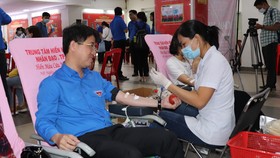 Hàng ngàn thanh niên trên địa bàn TPHCM tham gia ngày hội hiến máu