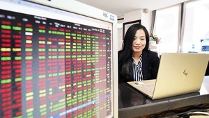 Tìm cách nâng hạng thị trường chứng khoán Việt Nam