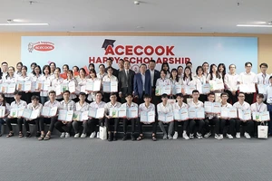 Buổi trao học bổng tại Tổng công ty Acecook Việt Nam, TPHCM