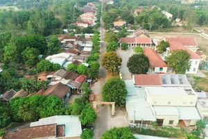 Nhiều khu đất quy hoạch “treo” bỏ hoang vắng hai bên đại lộ Nguyễn Văn Linh