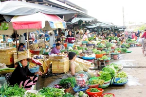 Tăng sức mua cho chợ truyền thống