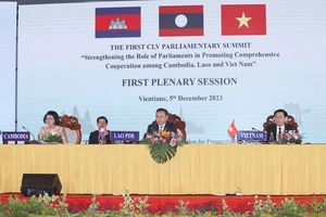 Lễ khai mạc trọng thể và Phiên toàn thể đầu tiên của Hội nghị cấp cao Quốc hội ba nước Cam-pu-chia – Lào – Việt Nam (CLV) lần thứ nhất. Ảnh: quochoi.vn 