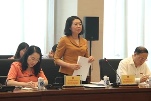 Phó Chủ nhiệm Ủy ban Tư pháp Mai Thị Phương Hoa trình bày báo cáo của nhóm nghiên cứu