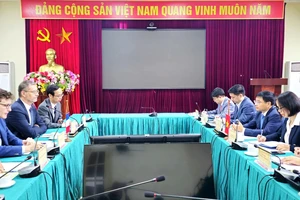 Bộ trưởng GTVT Nguyễn Văn Thắng làm việc với Đại sứ Cộng hòa Pháp tại Việt Nam