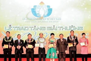 15 năm liền nhận Giải thưởng Du lịch Việt Nam: Fiditour khẳng định vị thế dẫn đầu