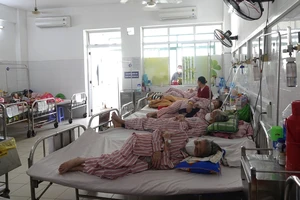 Phòng bệnh 505 của Khoa Nội hô hấp thuộc Bệnh viện Đà Nẵng. Ảnh: XUÂN QUỲNH