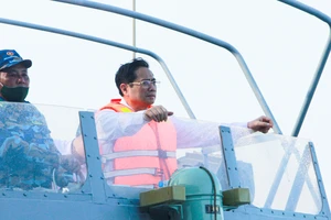 Thủ tướng Phạm Minh Chính khảo sát khu vực cảng biển Trần Đề vào tháng 4-2022