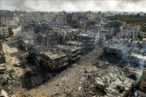 Cảnh đổ nát sau vụ không kích của Israel xuống trại tị nạn Jabalia ở phía Bắc Dải Gaza ngày 11-10-2023. Ảnh: AFP/TTXVN