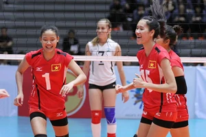 Hai tuyển thủ Dương Thị Hên (trái) và Nguyễn Thị Trinh cùng dự giải trẻ. Ảnh: THIÊN HOÀNG