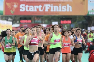 Nguyễn Thị Oanh thi đấu tại giải marathon.